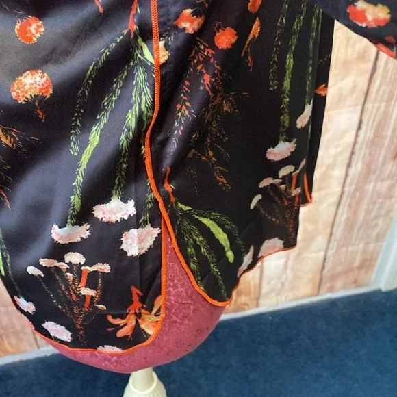 Lai Meng Five Cats Medium Size Women‎ Button down Top with a Tie  NWT - Picture 10 of 11